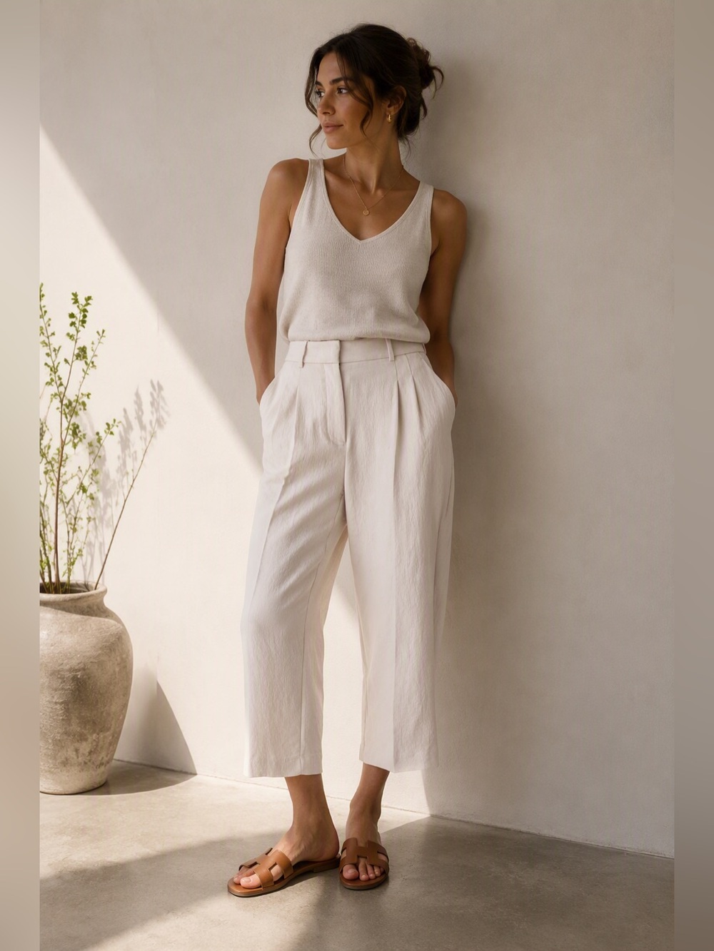 Aritzia
The Effortless Pant™ Cropped -
Crepette Beige Size 4